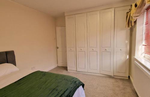 Delightful & Spacious Guest House in Farnworth Near Bolton Hospital - Foto 12