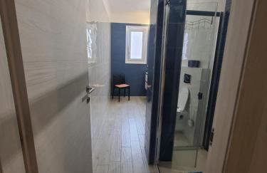 Grand F2 60mq centre Antibes, proche plages, commerces, 2 balcons, parking, train, bus, deco vintage, pet friendly - Foto 48