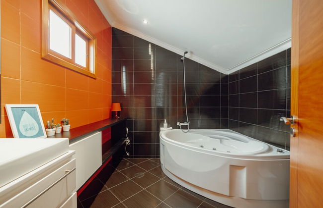 Pool Cinema Villa by Vacationy - Foto 13