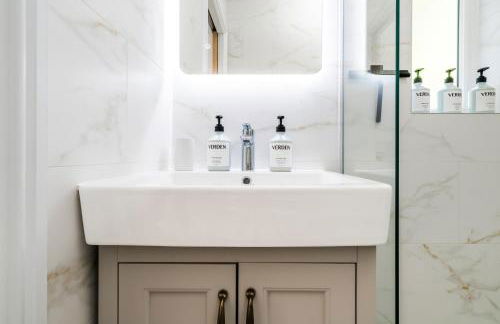 Cozy 2 Bedroom Apartment in Sutton - Foto 21