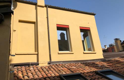 Asinelli Panoramic Rooftop, In front of the Two Towers - Photo 2