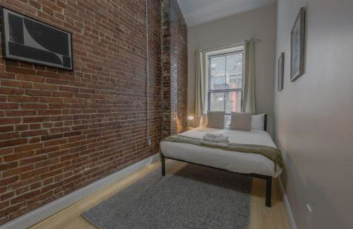 Stylish Exposed Brick 3 Bedroom - Photo 15