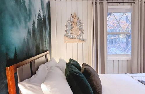 Stylish and Cozy Cabin, Walking Distance to Big Bass Lake - Foto 23