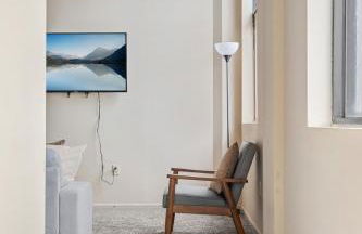 Downtown Gym Sauna Parking Pet Friendly - Photo 13