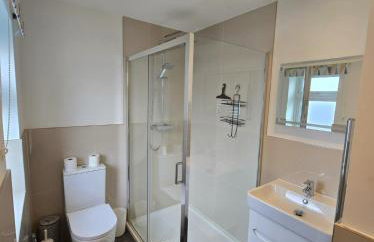 Modern Two-Bedroom House - Free Parking - Foto 17