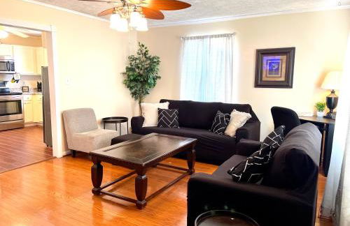 3 Bed 2 Bath House, Quiet & downtown Smart TVs in all rooms, Whole house to yourself - Foto 1