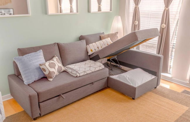 Vibrant 2-Story Apartment with Apple TV - Foto 15