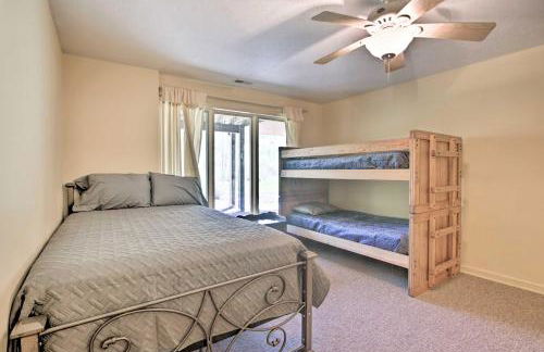 House with Deck, Fire Pit - 15 Mins to Snowshoe! - Foto 25