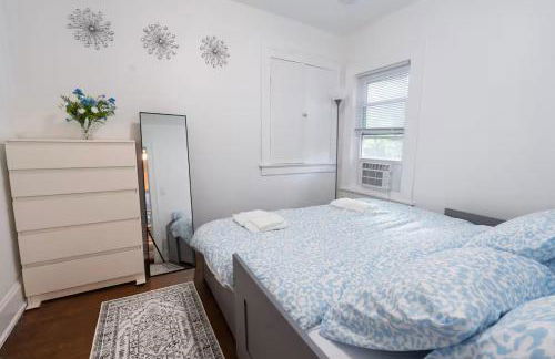 Modern 2-Bedroom House with Free Parking and Convenient Location - Foto 12