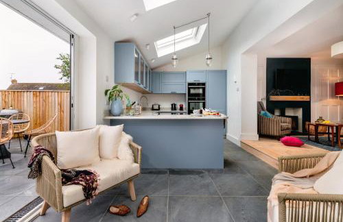 Littlefields - With hot tub, garden, private parking and short walk to beach - Foto 3