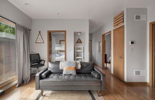 Two Cabins Retreat in Woods Resort - Dog-Friendly - Foto 10