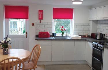 Salty Smiles Cottage - Foto 1