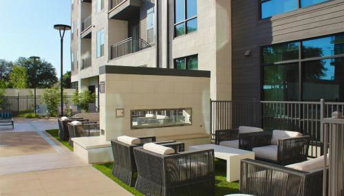 12 Min to Downtown with Pool, Balcony and Free Parking - Foto 3