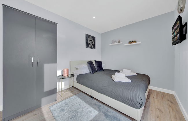 Lovely 1-bed Studio in West Drayton - Photo 5