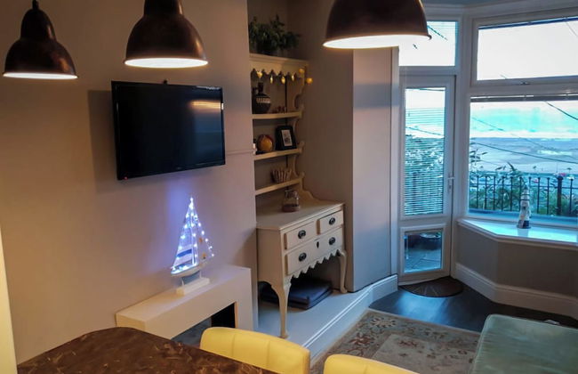 Seaview Apartment Sleeps 2 -patio -wifi -Tv - Photo 9