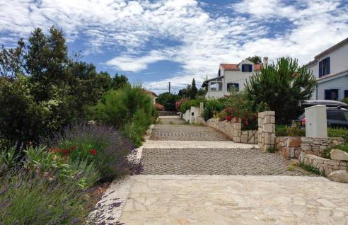 1 Bedroom Lovely Apartment In Nerezine - Foto 8