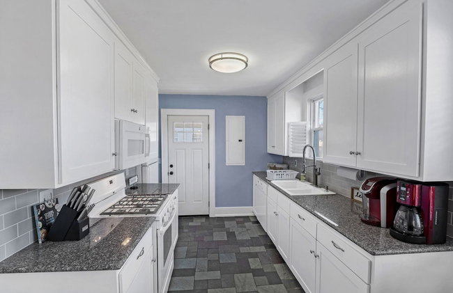 Bluebird Bungalow Chic Home, Quiet Neighborhood - Foto 12