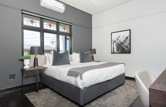 One Calais Luxury Apartments - Photo 19