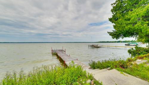 Lakefront Michigan Abode with Deck and Fire Pit! - Foto 2