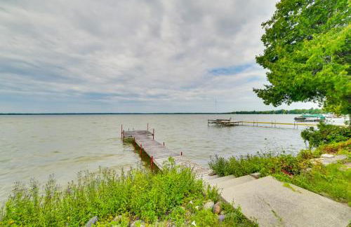 Lakefront Michigan Abode with Deck and Fire Pit! - Foto 2