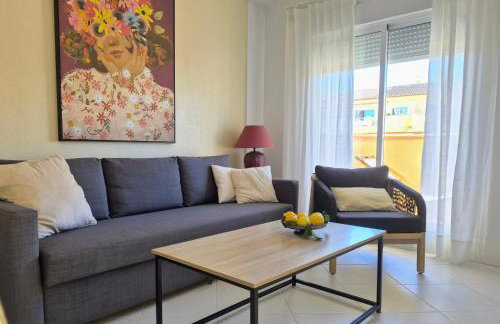 Estupendo apartamento en primera línea de playa y con vistas al mar - Foto 18