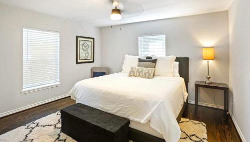 Cozy Heights 2 BD Bungalow, Walkable - Foto 3