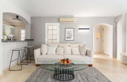 La Caleta Luxury Seaside Villa with 3 Bedrooms and Private Pool - Foto 16