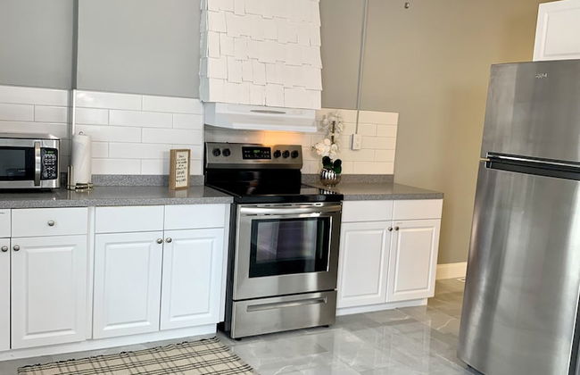 Texas Hold-em Duplex- 3BR Free Parking - Foto 8