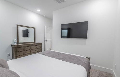 Luxury Haven near Dwtn, Med CTR, with Fast Free WiFi, Parking - Foto 20