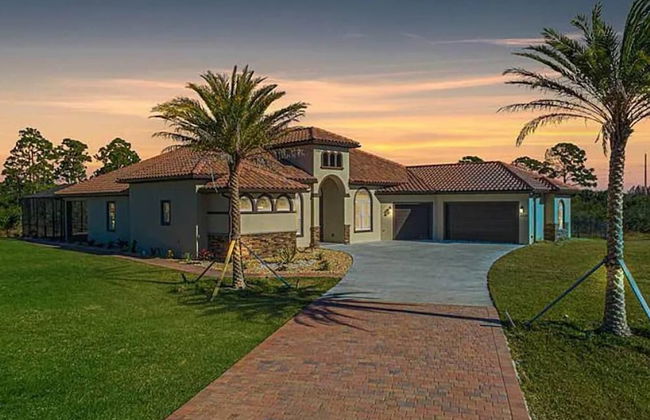 Stunning Luxury Mediterranean-style Private Oasis! - Foto 35