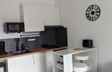 Saint Mandrier Pin Rolland Studio Climatisé 2 pers parking plage pinède, tout à pied - Foto 5