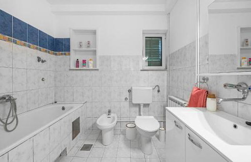 3 Bedroom Lovely Apartment In Sibenik - Photo 26