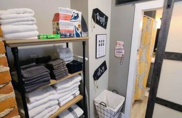 Downtown Kzoo with 3rd Floor Arcade Room - Foto 10