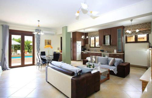 Sofia's Sunny Home + Private Pool + Gym - Foto 6
