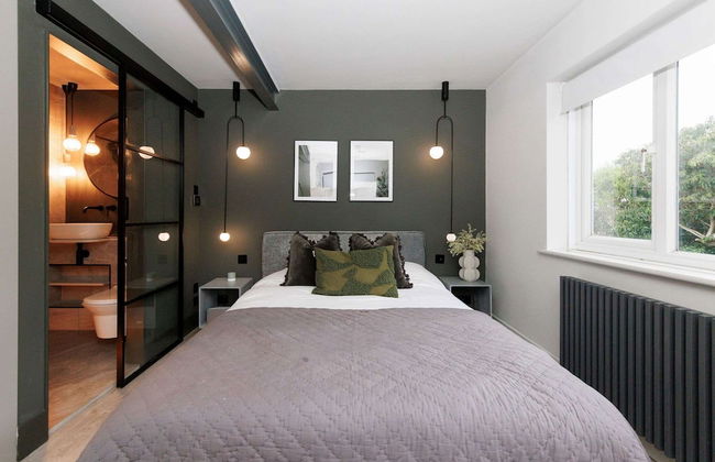 Stylish 4 Bed Home Close to Beach - Foto 37