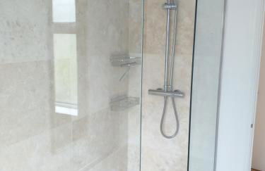 The Studio is bright, airy and comfortable. - Foto 17