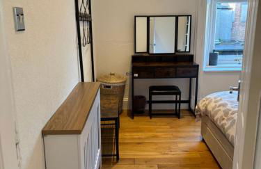 Taylor Close - Spacious Central Ferry Flat - Photo 12