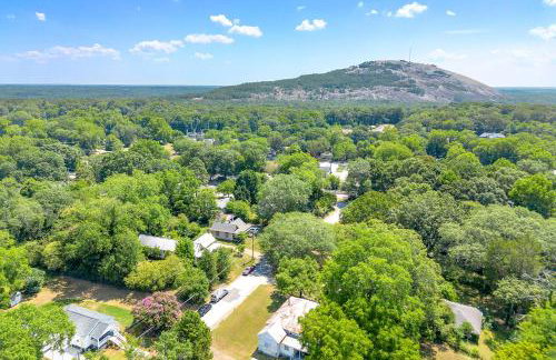 Opulent Loft on Main St -Walk to Stone Mtn Park! - Foto 2