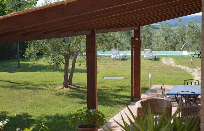 Cottage With Private Swimming Pool - Photo 14