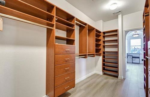 Spacious Luxury home in Gated Community with Resort Pool & Scenic Views - Photo 51