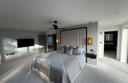 Luxury Villa - Hot Tub - Exclusive Offers - Amar Luxury Stays - Photo 53