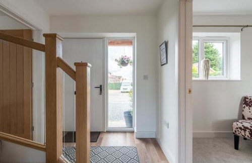 Luxurious 3 bedroom house now with FULL FIBRE INTERNET Shangri la in village of Alfrick with driveway parking for 3 cars in an area of outstanding natural beauty, superb walking,close to Worcester, Malvern showground, theatre, Malvern hills, dogs welcome - Photo 48