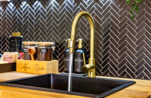 Luxury Miami Pool House Private Backyard Oasis Near Wynwood and Miami International Airport - Photo 39