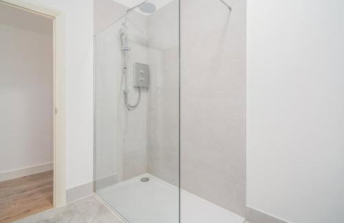 Airport - Town Centre - Train Station - Free Parking - Foto 23