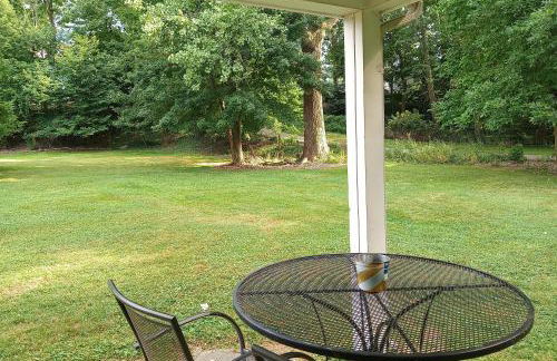 Eastlake Home with Patio Less Than 1 Mi to Lake Erie! - Foto 3