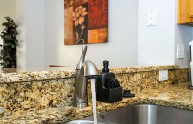 Cozy 3 BR w Private Pool - Foto 8