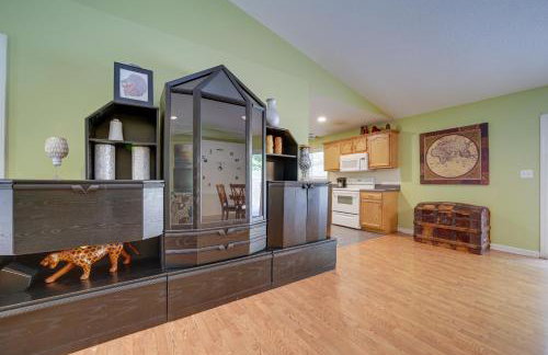 Candler Home with Large Deck Hike, Bike and Unwind! - Foto 7