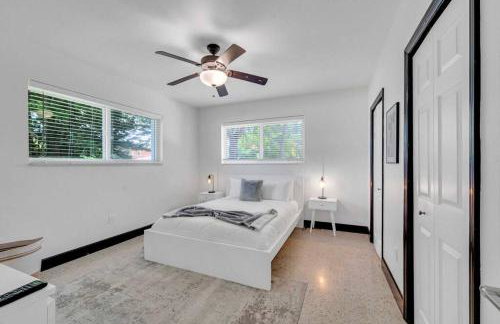 Modern Tropical Pool House North Miami Hot Tub - Foto 22