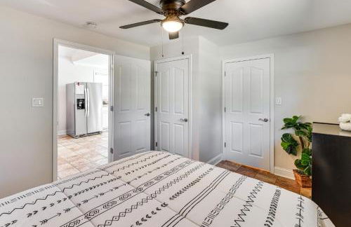 Lakeside Cedar Pines Bungalow 5 Mi to Main St! - Foto 12