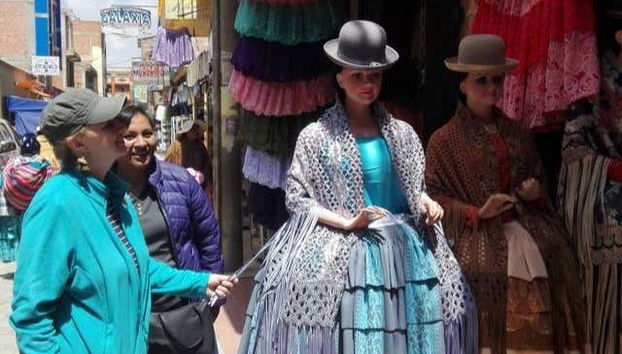 Explore the women-led businesses in the Max Paredes neighborhood